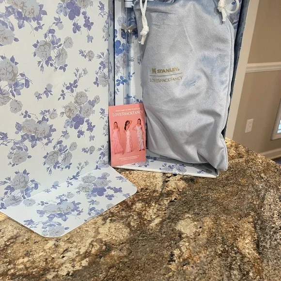 Limited Edition Stanley x LoveShackFancy Quencher H2.0 FlowState Tumbler - Picture 3 of 6